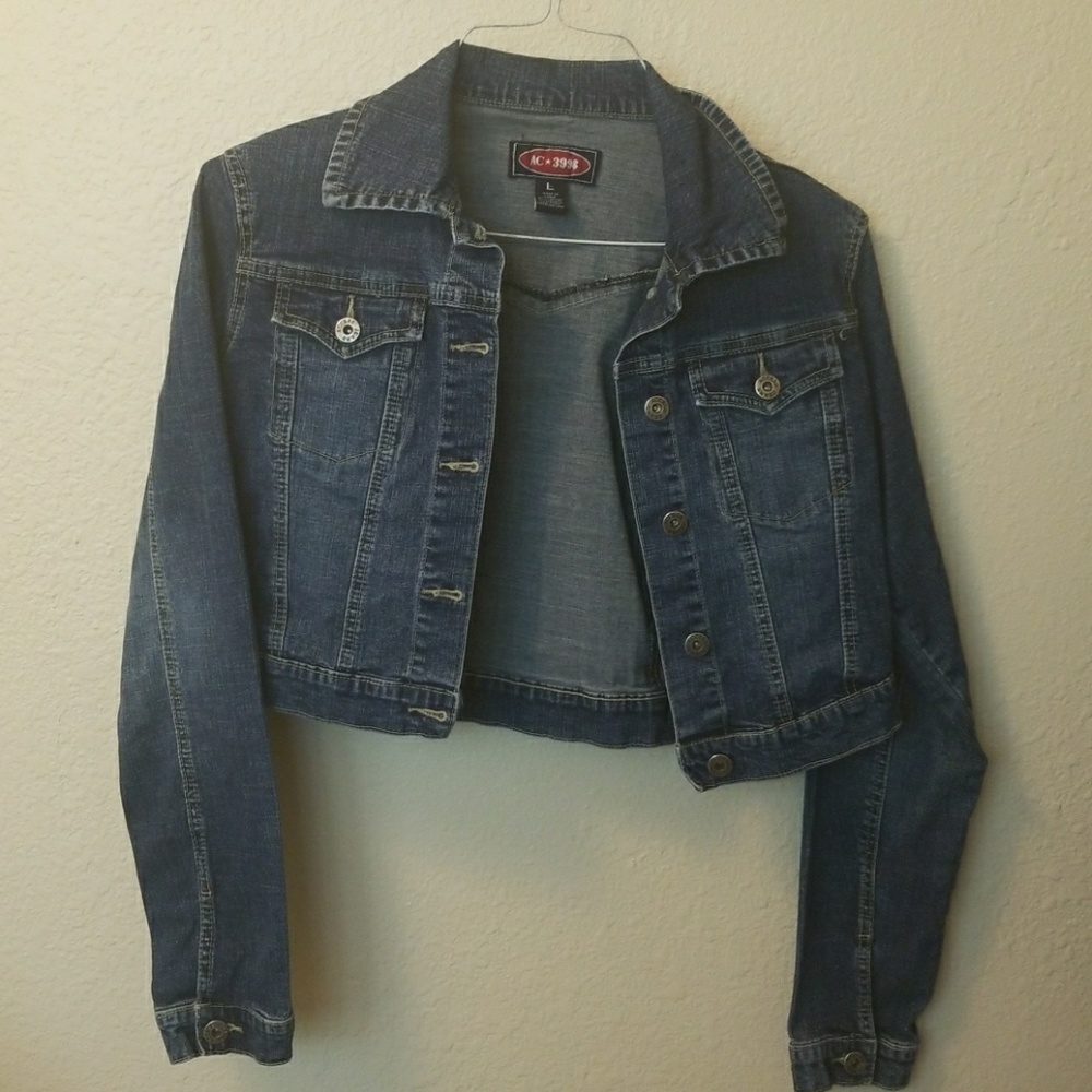 *SOLD*Short denim jacket size large
